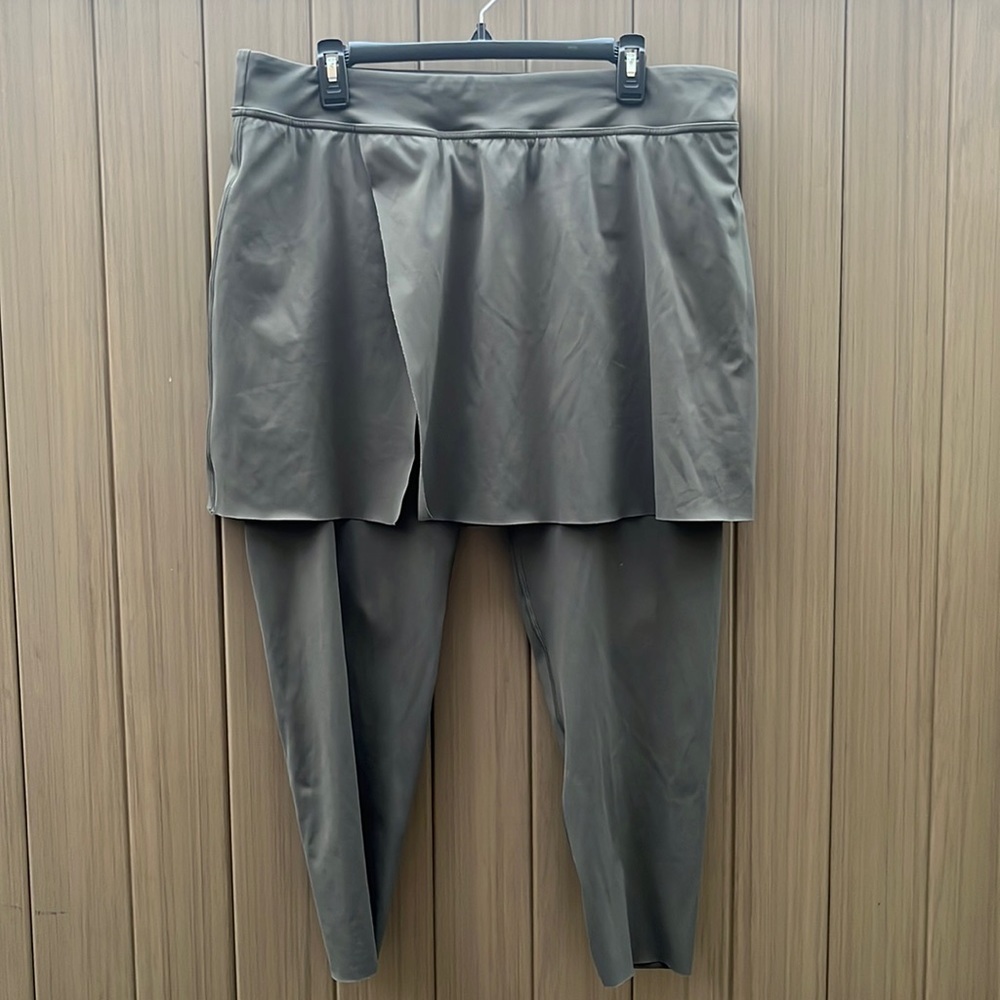 Spanx Booty Boost Active Skirt Around Knee Leggings size 2X Olive green